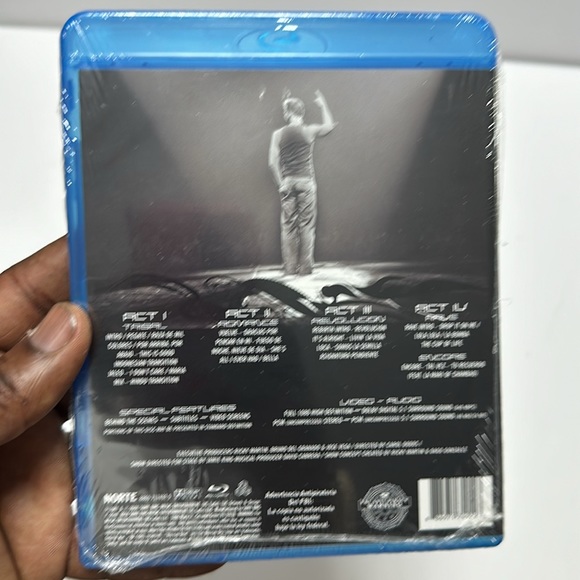Ricky Martin Live Black and White Tour Blu-ray Disc - Picture 4 of 5